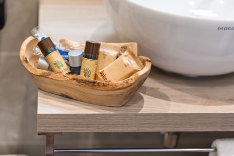 Basic Double Room, 1 Bedroom | Bathroom | Shower, rainfall showerhead, hair dryer, bidet