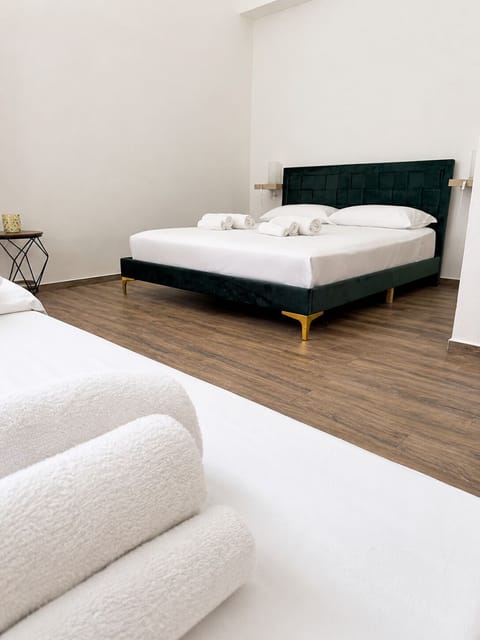 Family Quadruple Room | In-room safe, soundproofing, WiFi (free)
