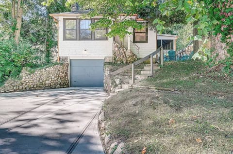 Welcome to the Broad Ripple Bungalow! Ample private parking!
