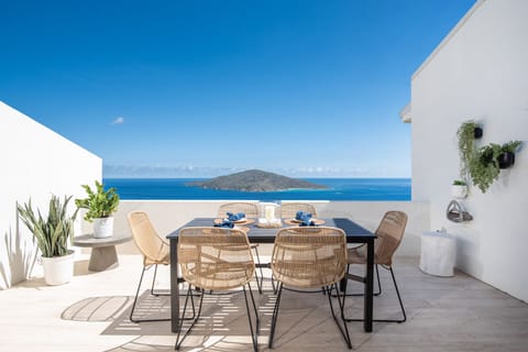 Outdoor dining for six