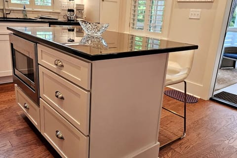 Center island has storage drawers for pots and pans