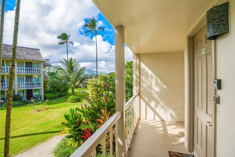 Entrance to 241- E Komo Mai