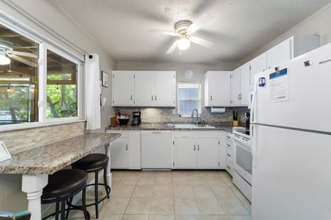 Kitchen and breakfast bar