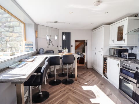 Fridge, dishwasher, electric kettle, toaster