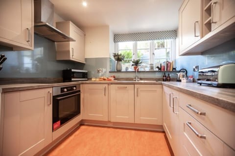 The Old Bakery Kitchen Alt View