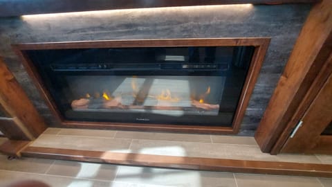 Electric fireplace