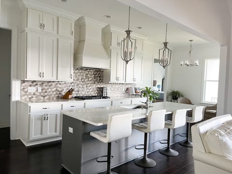 Kitchen bar offers seating for 4