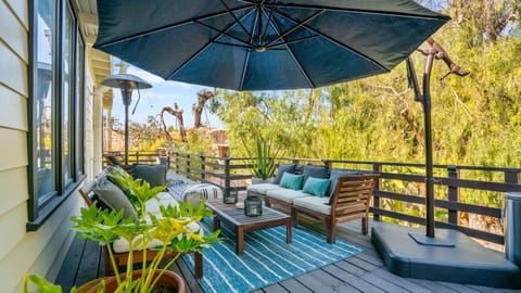 Deck Lounge