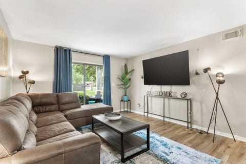 Large Living room with Sectional, Smart TV, and Patio Access
