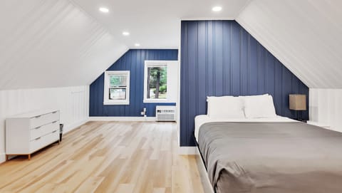 Townhouse Northside | Individually decorated, individually furnished, free WiFi, bed sheets