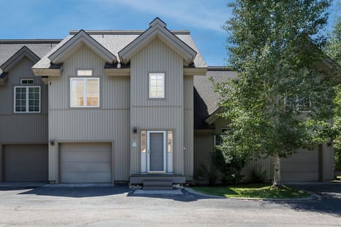 Main entrance with one care garage