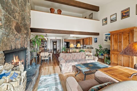 Living Area, Dining Area, Kitchen