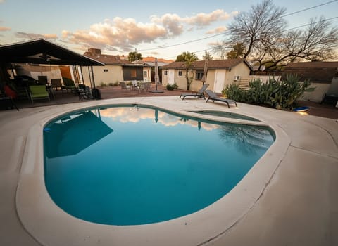 The 1970s-era swimming pool is always open, but it is unheated with best swimming from May-Oct.