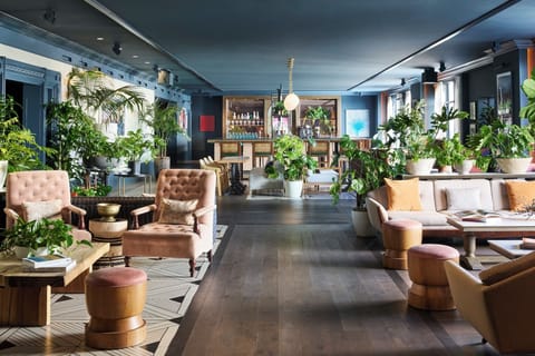 2 restaurants; breakfast, lunch, dinner, and brunch served
