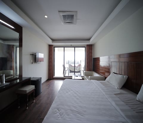 Egyptian cotton sheets, premium bedding, desk, soundproofing