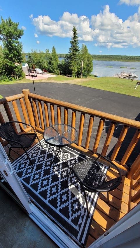 2 people needing  separate rooms, a rate will apply, email us with your needs.