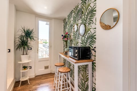 Luxury Apartment | Private kitchen | Full-size fridge, microwave, oven, stovetop