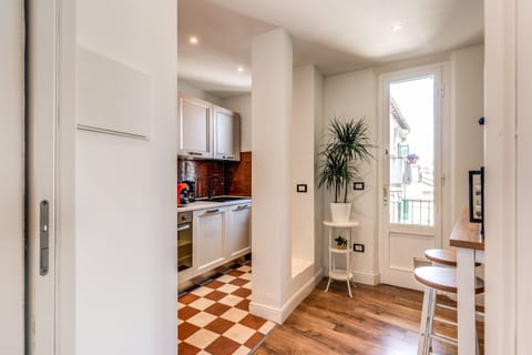 Luxury Apartment | Private kitchen | Full-size fridge, microwave, oven, stovetop