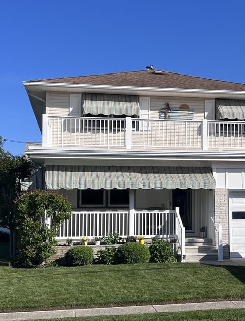 Front of 1st floor apartment 