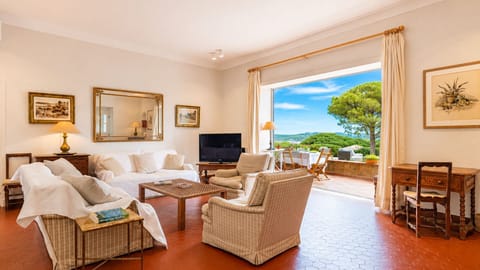 Relax in the bright and airy living room, designed for comfort and flow, where large sliding doors open up to reveal stunning outdoor views and invite the gentle breeze indoors. This space perfectly blends indoor comfort with the beauty of the surrounding