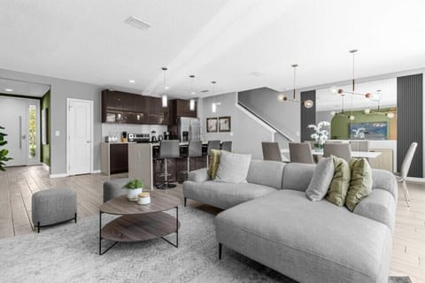 4428LeReveCourt(2)