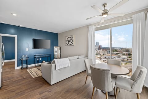 Living Room w/ City Skyline View
