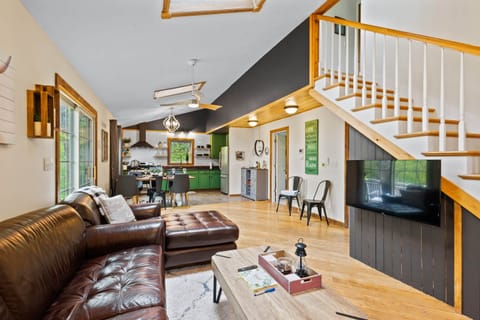 6-overlook cabine inside