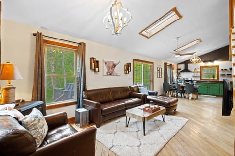 2-overlook cabine inside