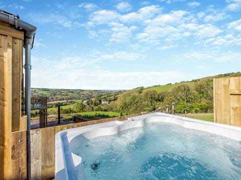 Hot tub | The Hay Loft - Westpitt Farm, Butterleigh, near Tiverton