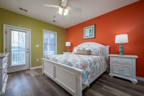 Vibrant Master Bedroom w/King Bed