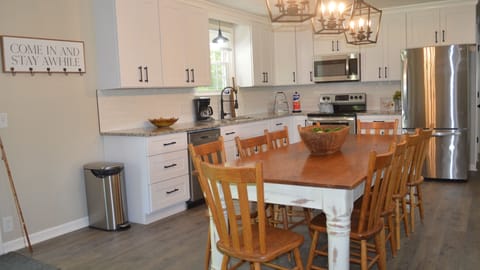 Fully equipped kitchen (crockpot, toaster, coffee maker, pots, utensils, etc.)