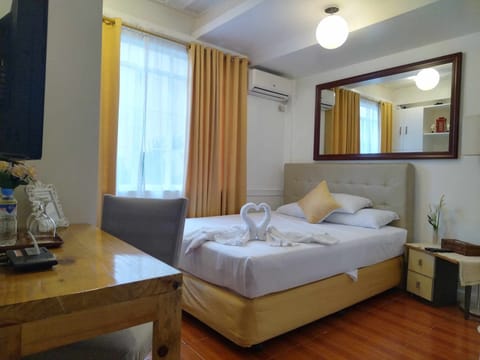Basic Double or Twin Room | Premium bedding, down comforters, pillowtop beds, in-room safe