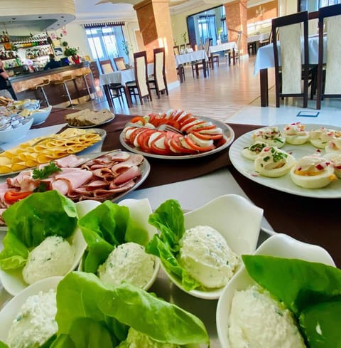 Daily buffet breakfast for a fee