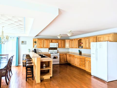 Everything you could need in the fully stocked kitchen!