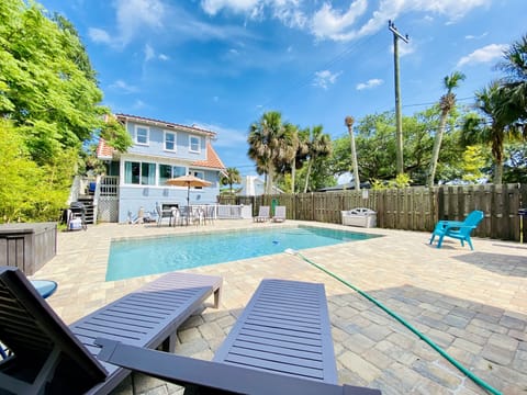 View of courtyard/pool 