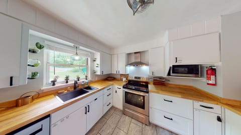 Our kitchen features complimentary coffee, tea, and an upgraded ice machine