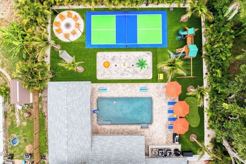 Private Splash Pad + Heated Pool: Your family's personal resort backyard is waiting — 18 guests, zero sharing.