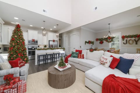 Spend the Holidays with Beach House Boutique!!
Disclaimer: The Christmas/Holiday decor featured in the image is for visual effect only and does not represent the the actual furnishings of the property during your stay.