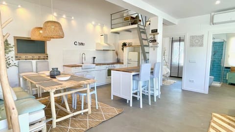 private kitchen, living room, coffee tea facilities, kitchen equipment, lunch