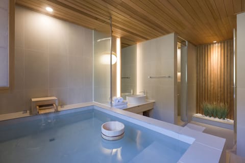 Private Double Room | Bathroom | Free toiletries, hair dryer, bathrobes, slippers
