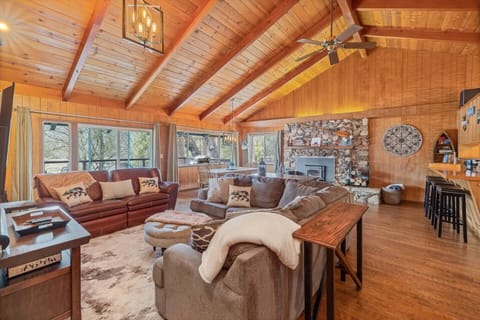 Living Room with fireplace