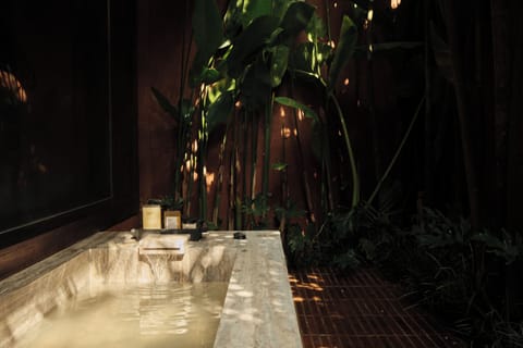 Garden Suite - Main Building | Deep soaking bathtub