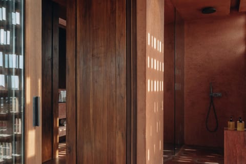 Urban King Suite - Main Building | Bathroom | Eco-friendly toiletries, hair dryer, bathrobes, slippers