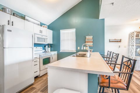 Great counter space in kitchen for meal prep and gathering