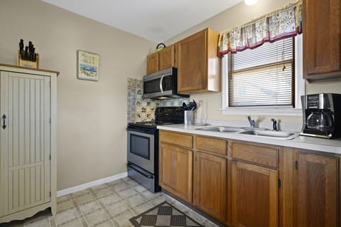 Perfect for preparing everything from a quick Breakfast to full Dinner for the family.