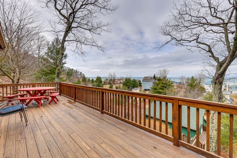 Mears Vacation Rental | 4BR | 2.5BA | Stairs Required | 1,500 Sq Ft