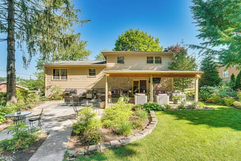 York Vacation Rental | 4BR | 2.5BA | 1,872 Sq Ft | Steps Required to Access