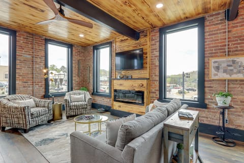Murphy Vacation Rental | 1BR | 1BA | Stairs Required to Access | 1,056 Sq Ft