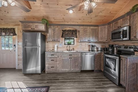 4d73fc32 bfb5 414e bd57 d3f427aa4eaa