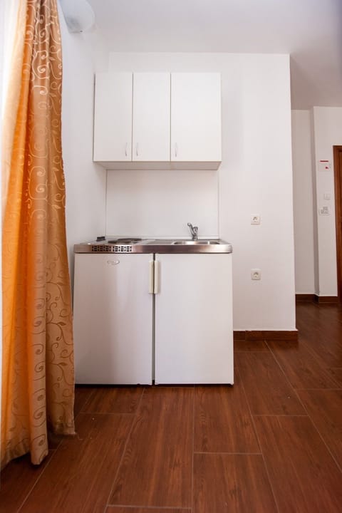 Standard Triple Room | In-room safe, free WiFi